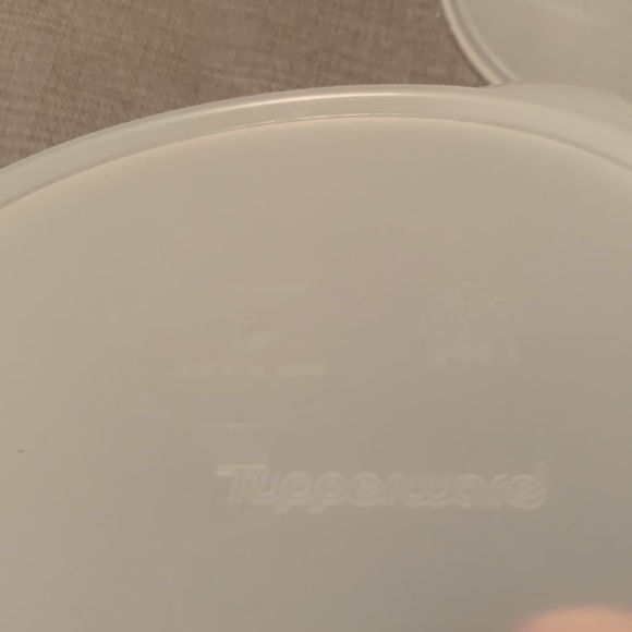 Tupperware Set of 3 Round C Butterfly Tab Lids Semi Sheer 6” Round Like New - Picture 4 of 6